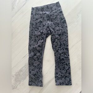 Lululemon black and grey flowered mid-length leggings, size 2